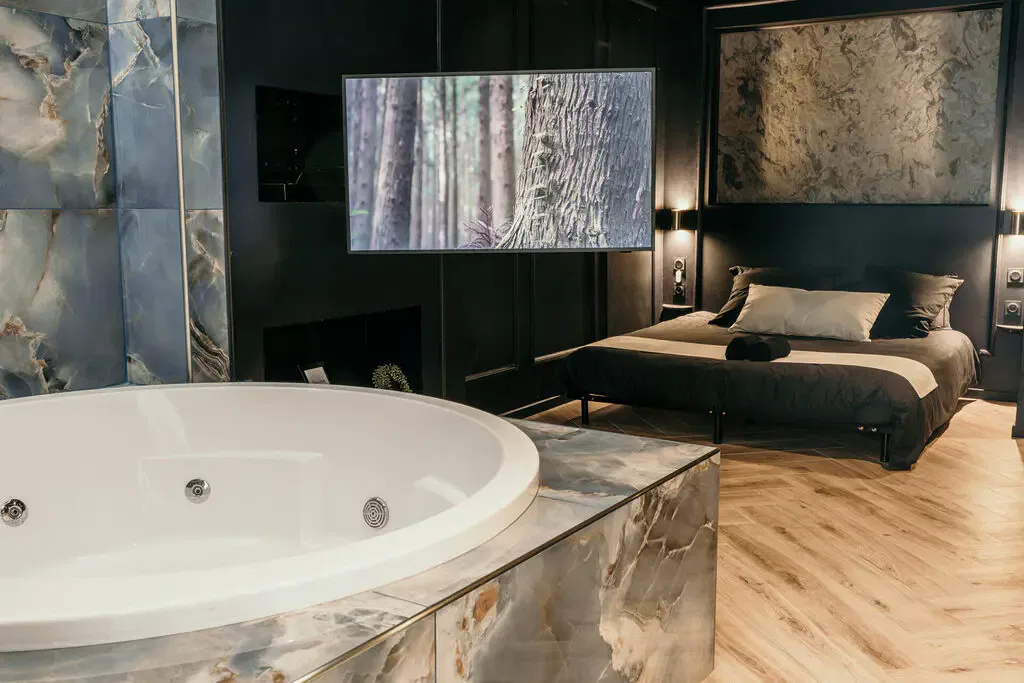 hebergement camargue jacuzzi love room