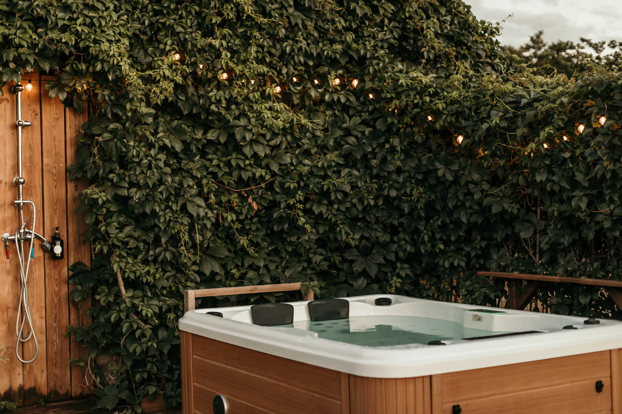 tiny house weekend jacuzzi